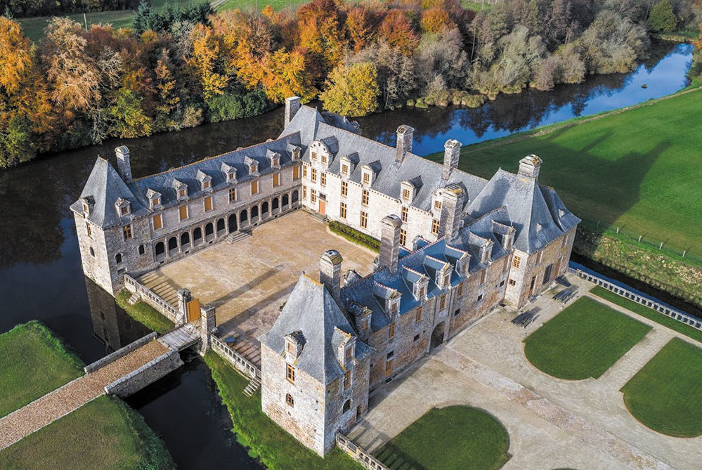 The Rocher Portail chateau on Maen Roch