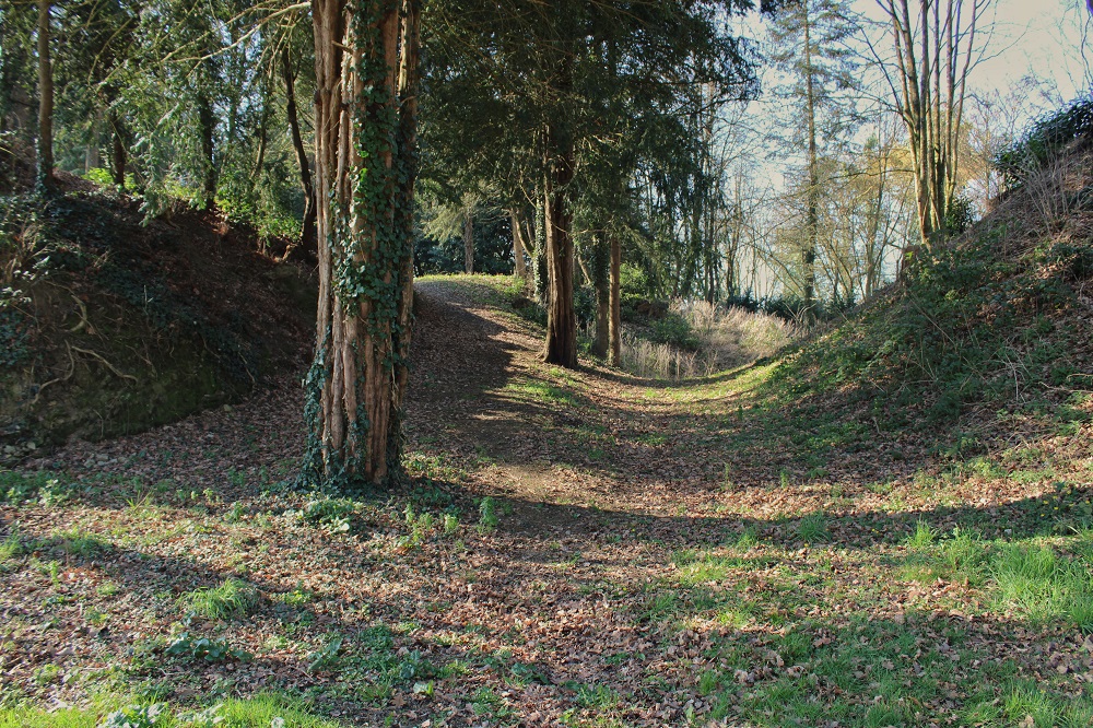 Chemins autour de la motte du Châtel à Marcillé-Raoul