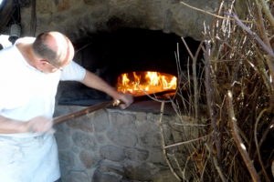Pain cuit au feu de bois - La Roche © OT CMB