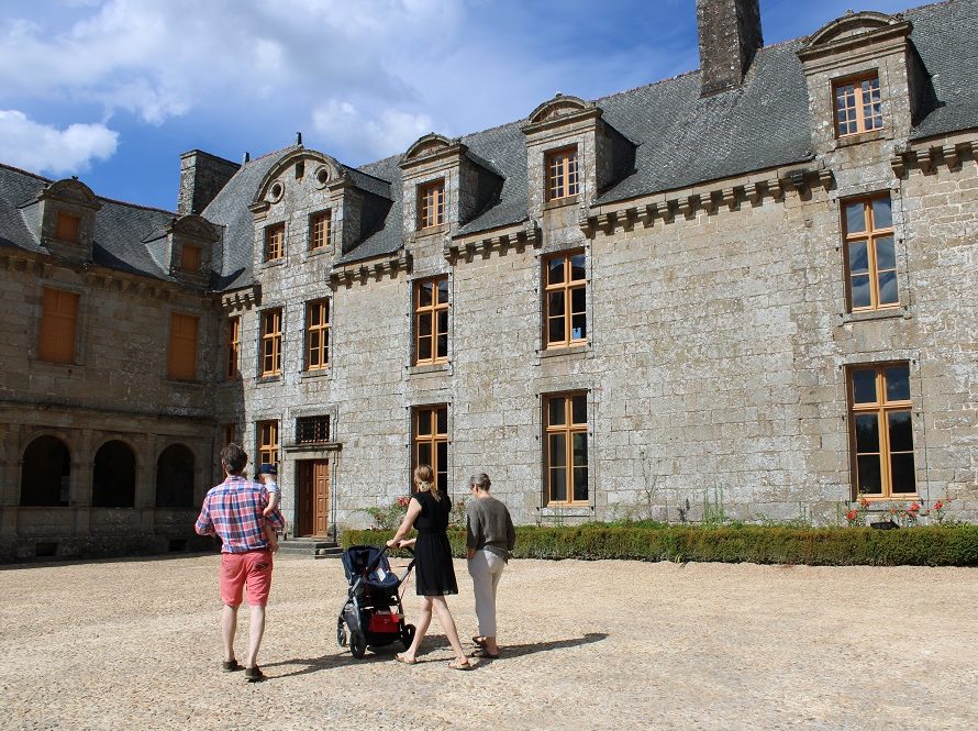 Famille au Rocher Portail