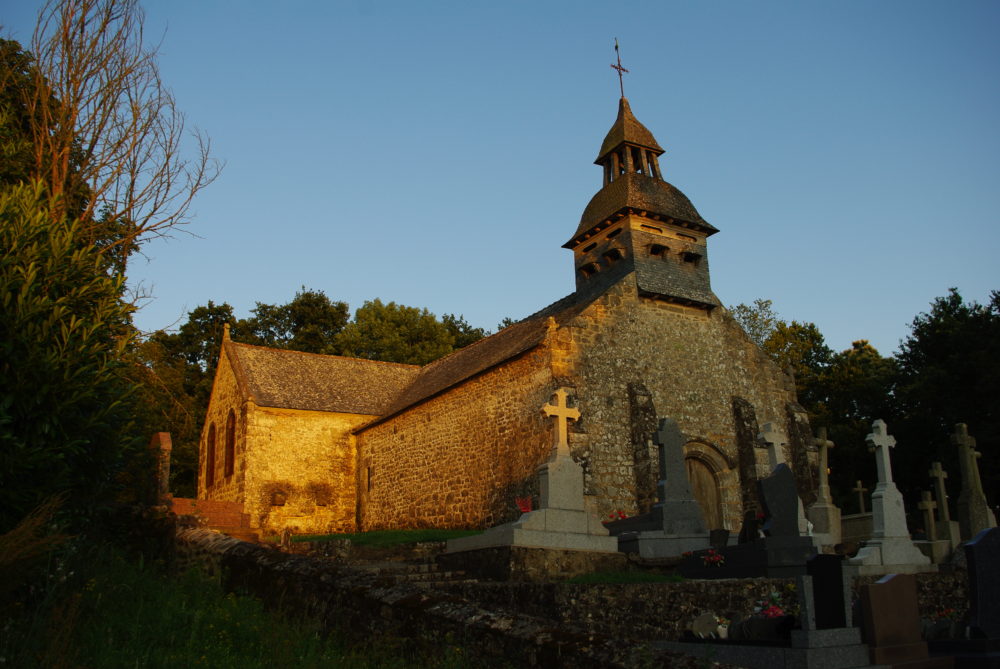 Eglise du Tiercent au crépusucle