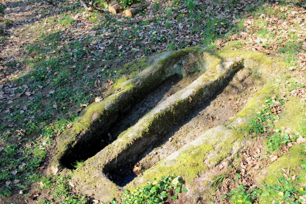 Tombes dans le granit du Tiercent